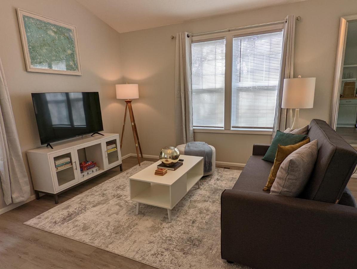 Contemporary 2-bedroom Close To Downtown, Dining *