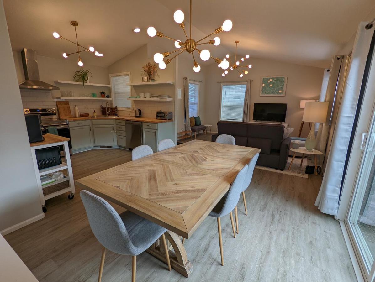 Contemporary 2-bedroom Close To Downtown, Dining Appartement Eugene