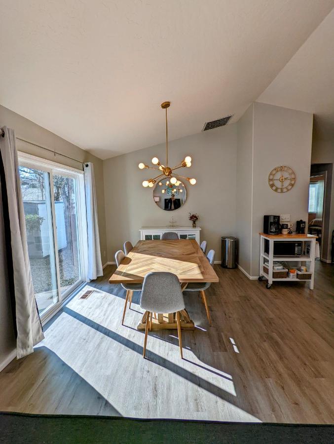 Contemporary 2-bedroom Close To Downtown, Dining Appartement Eugene