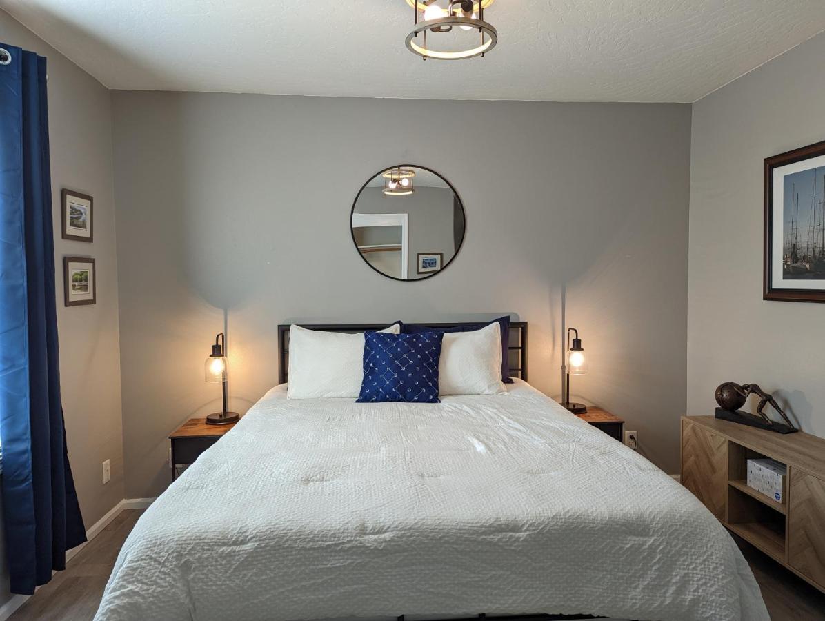 Contemporary 2-bedroom Close To Downtown, Dining