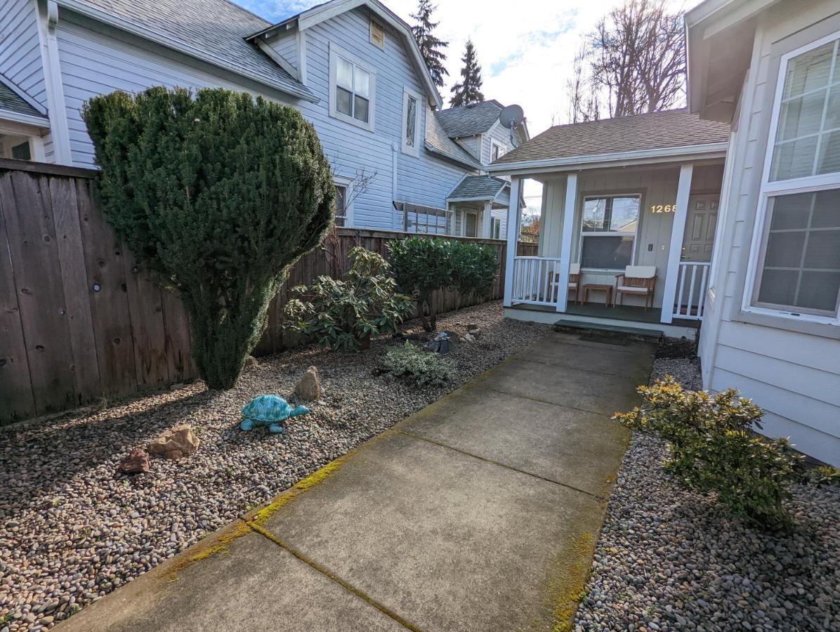 Contemporary 2-bedroom Close To Downtown, Dining *